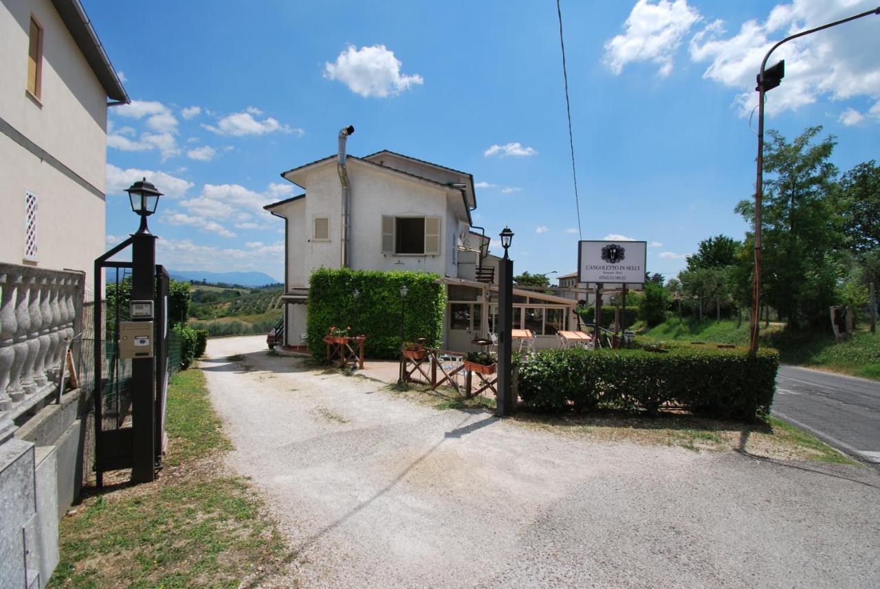 hotel&Ristorante L'angoletto in Selci Selci  Esterno foto